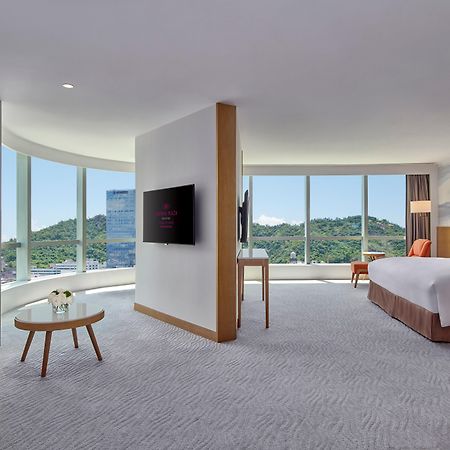 Crowne Plaza Zhuhai City Center By Ihg - Offers Free One-Way Shuttle To Chimelong Ocean Kingdom Esterno foto