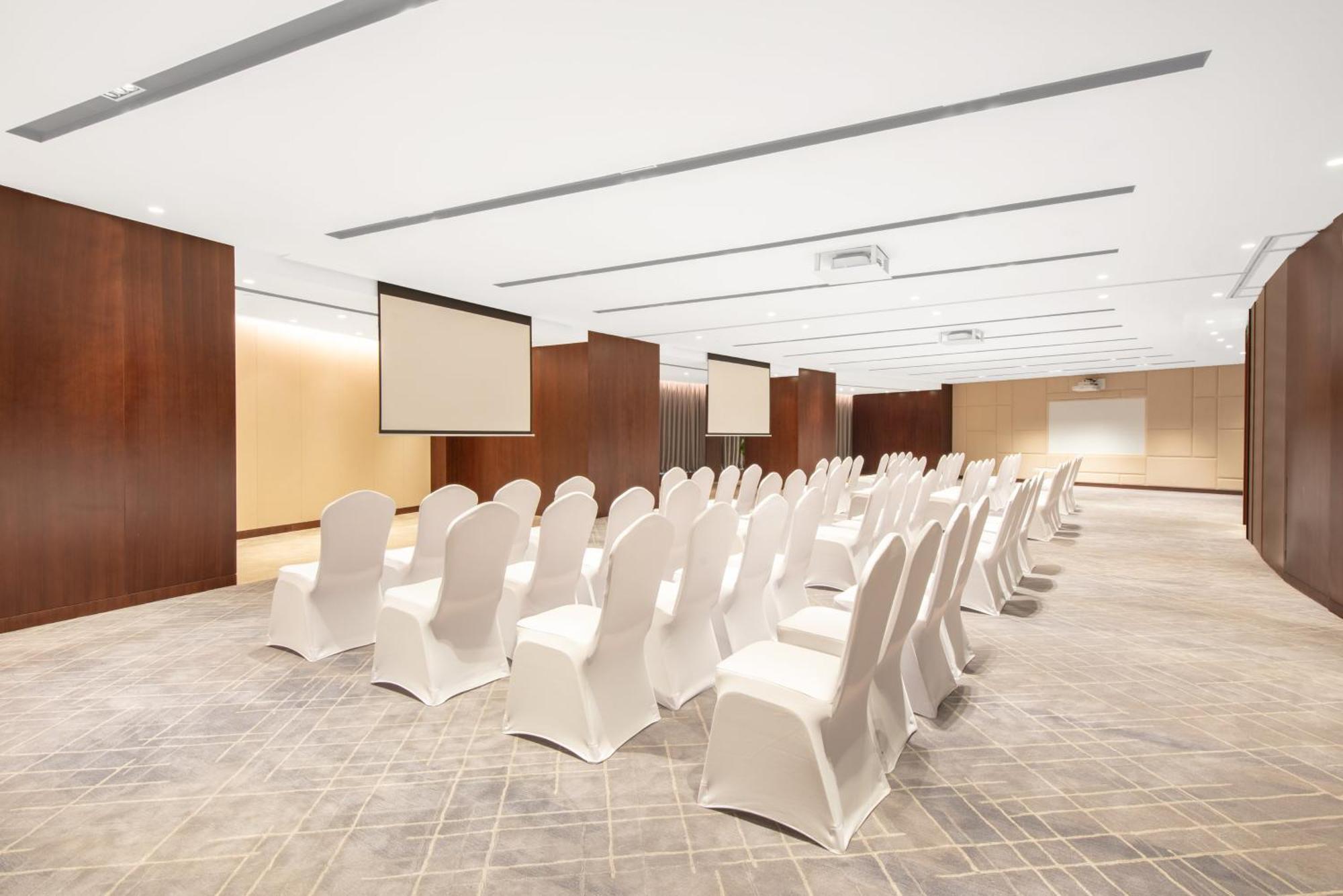 Crowne Plaza Zhuhai City Center By Ihg - Offers Free One-Way Shuttle To Chimelong Ocean Kingdom Esterno foto